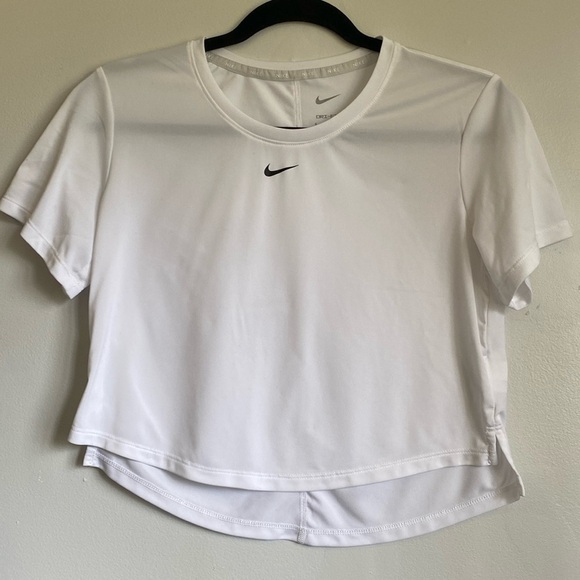 Nike Casual Women’s White Cropped Top Size S, Sporty Gym Wear, Athletic - Picture 2 of 6